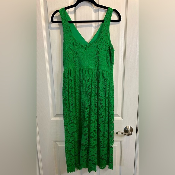 ๐โ Simply Veraโ Vera Wang Green Lace Fully Lined Dress w/ Pockets Size M๐ - Picture 3 of 14